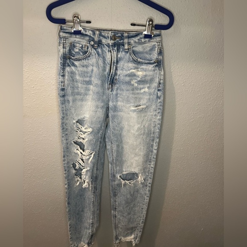 American Eagle Distressed Mom Jean -00